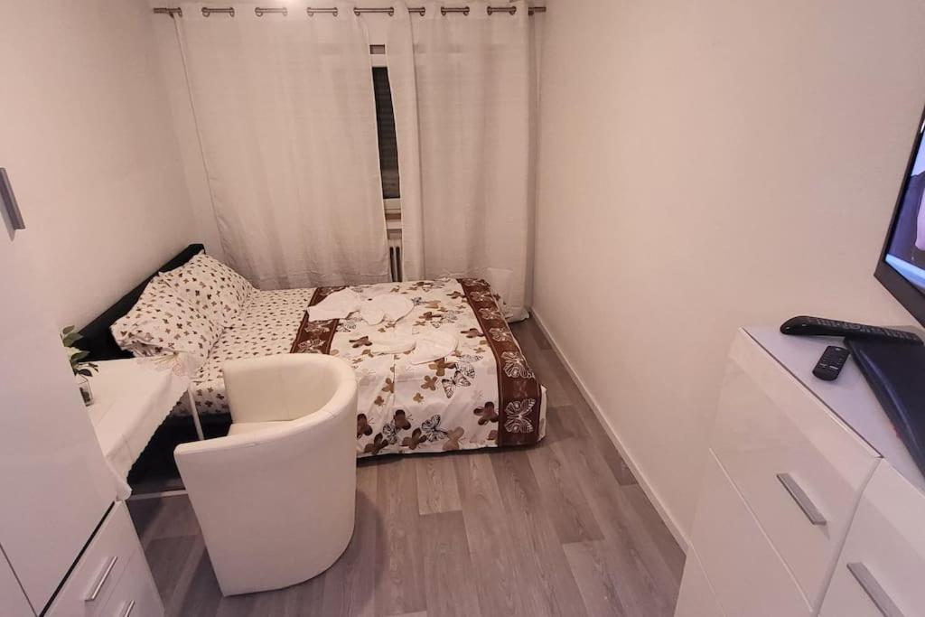 Gemuetliches Loft 150 M Von Slk Klinikum Boeckingen Appartement Heilbronn Buitenkant foto