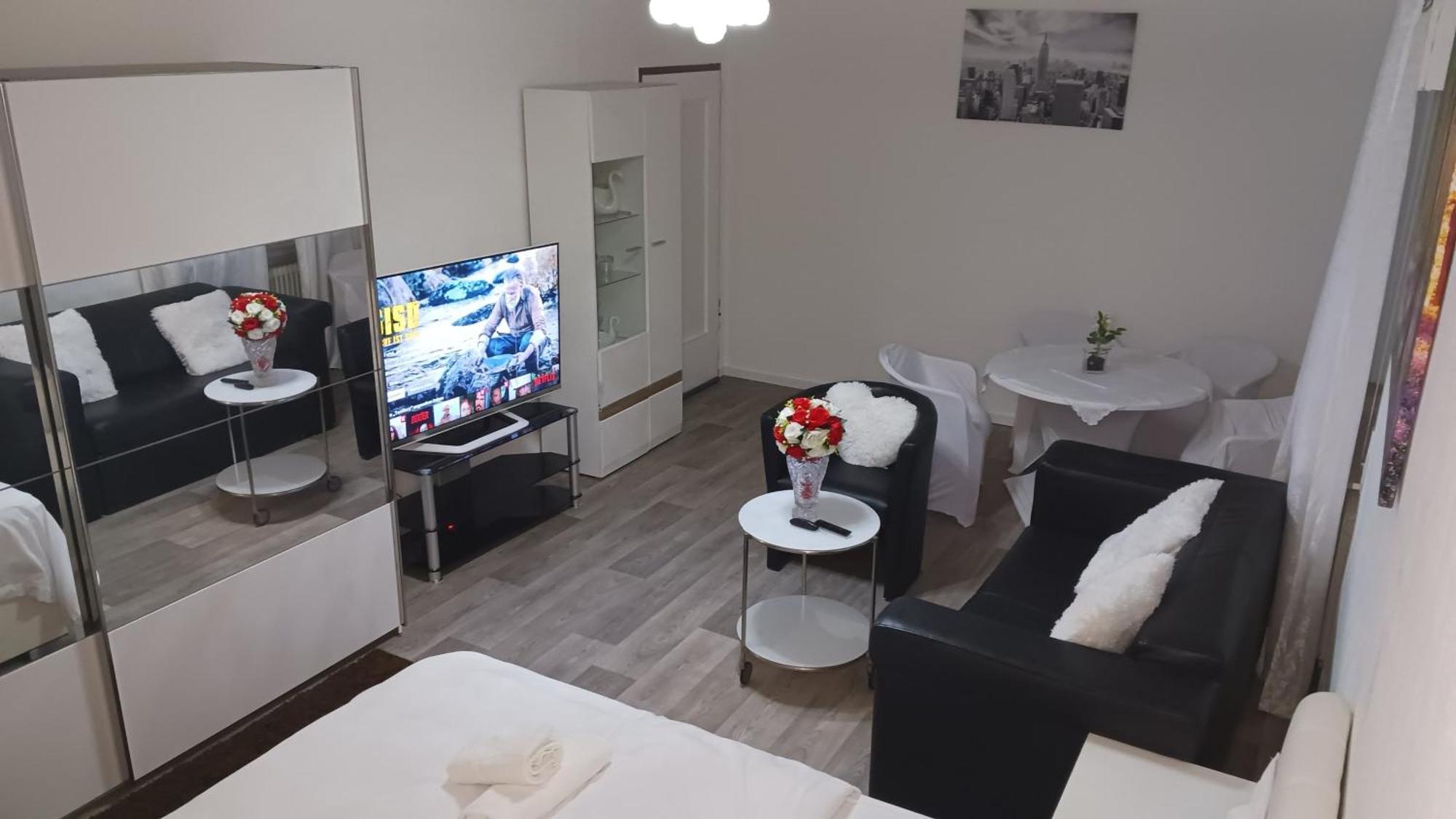 Gemuetliches Loft 150 M Von Slk Klinikum Boeckingen Appartement Heilbronn Buitenkant foto